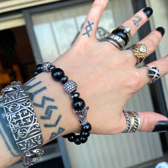 Dragon onyx bracelet . Gemstones black onyx beads cz ball & silver dragon charm - Picture 5 of 11